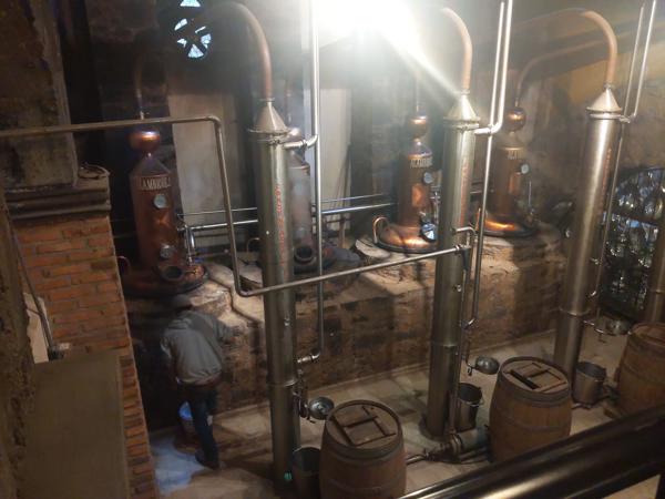 The old-fashioned way of making tequila, with oak fermentation barrels and alambique distilleries.